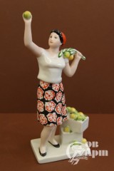 Скульптура "Сбор яблок" ("Урожай")